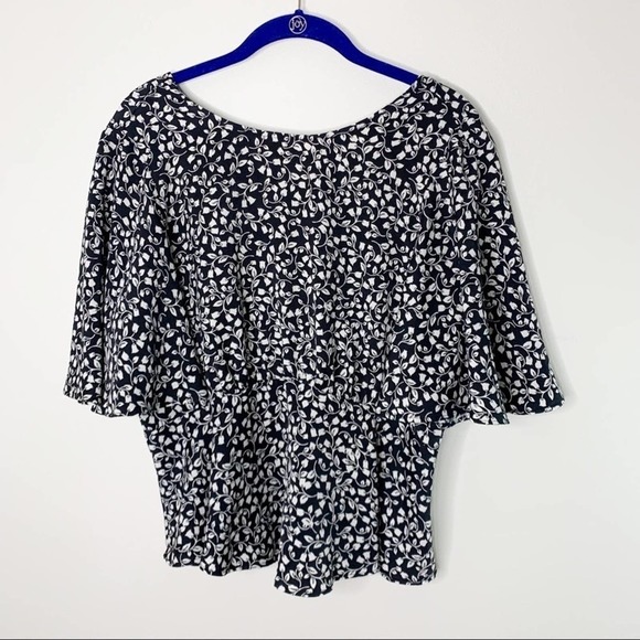 Who What Wear Tops - Who What Wear black & white floral peplum short sleeve blouse size small
